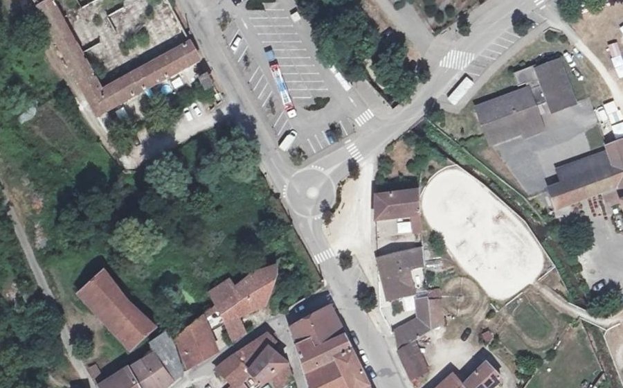 Vue aérienne du Rond-point anonyme n°190189582