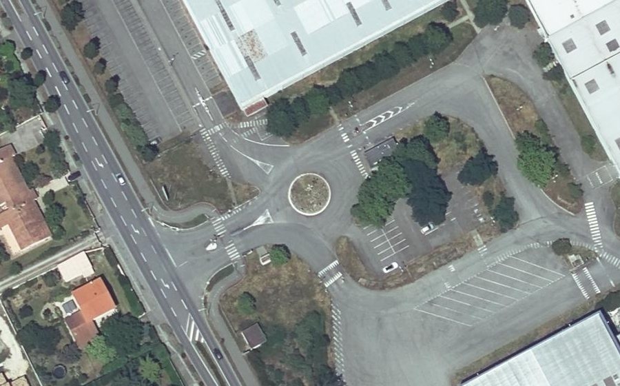 Vue aérienne du Rond-point anonyme n°190200525