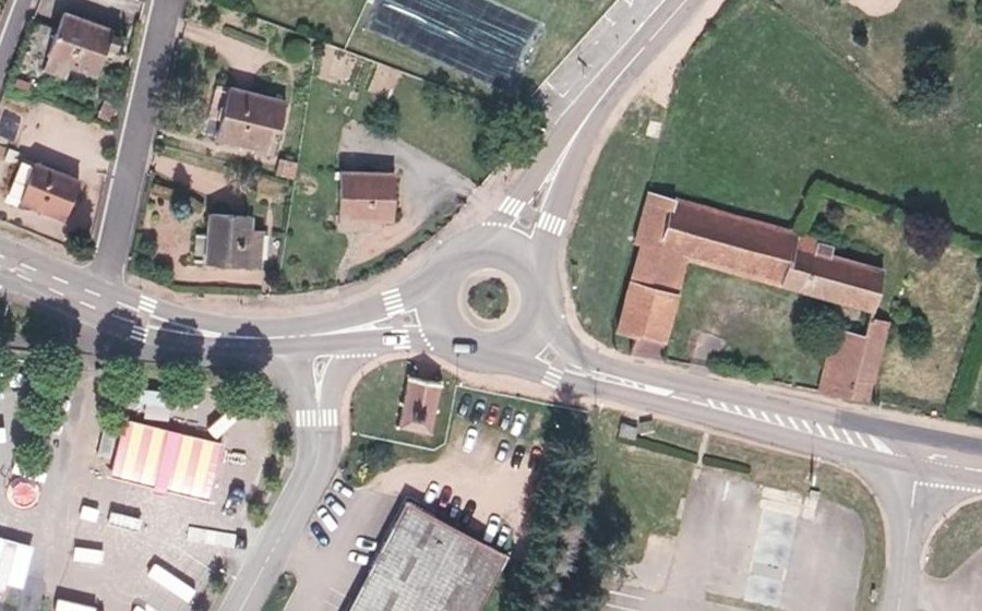 Vue aérienne du Rond-point anonyme n°190247709