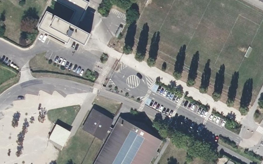 Vue aérienne du Rond-point anonyme n°190297706