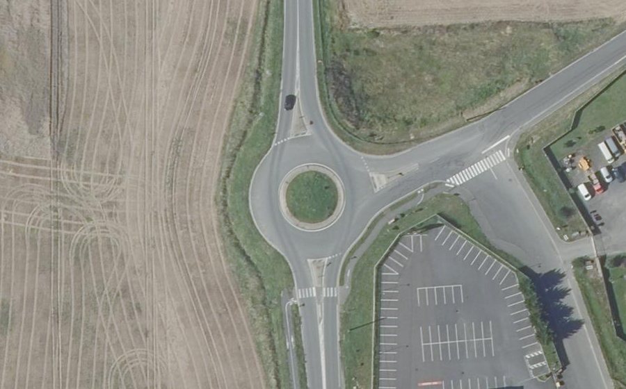 Vue aérienne du Rond-point anonyme n°190297937