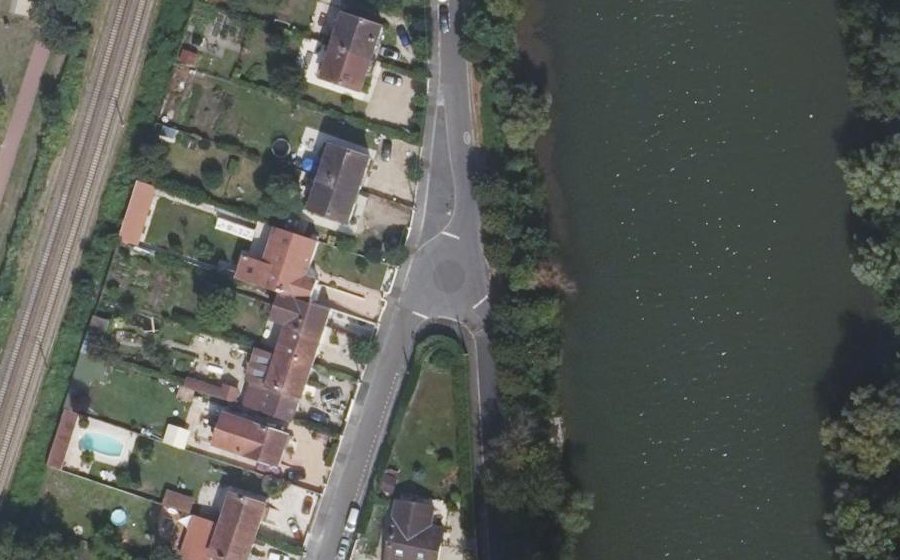 Vue aérienne du Rond-point anonyme n°190362996