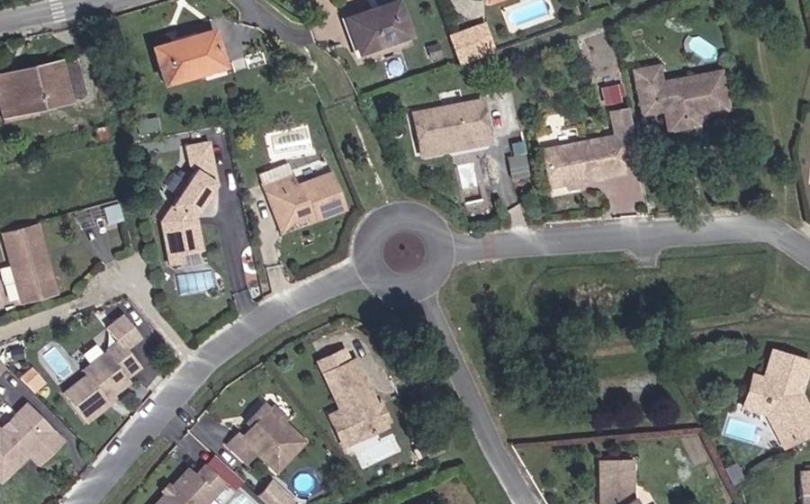Vue aérienne du Rond-point anonyme n°190390115