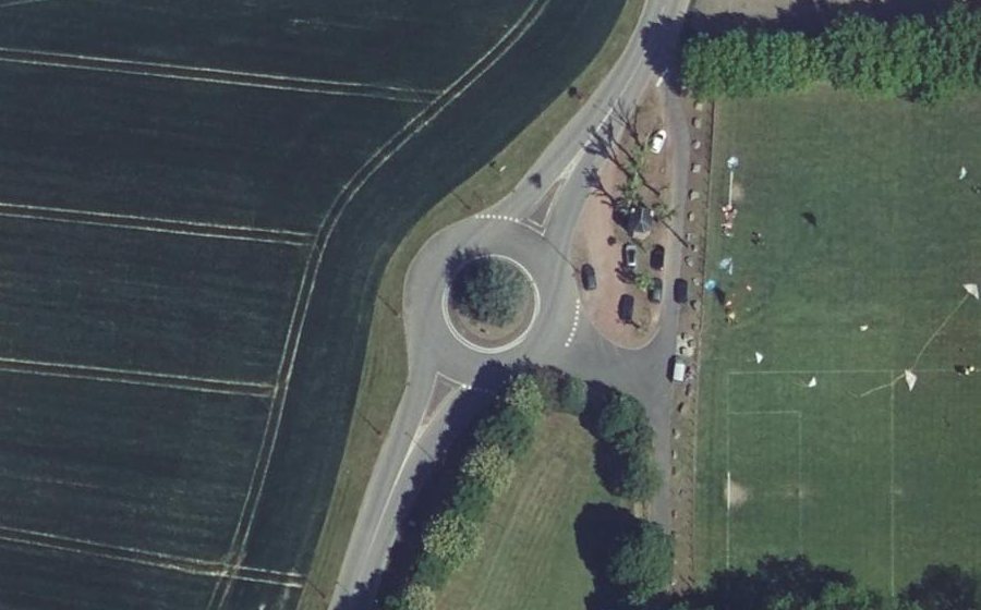 Vue aérienne du Rond-point anonyme n°190403870