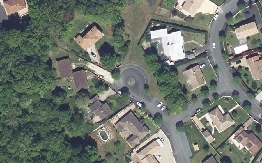Vue aérienne du Rond-point anonyme n°190467509