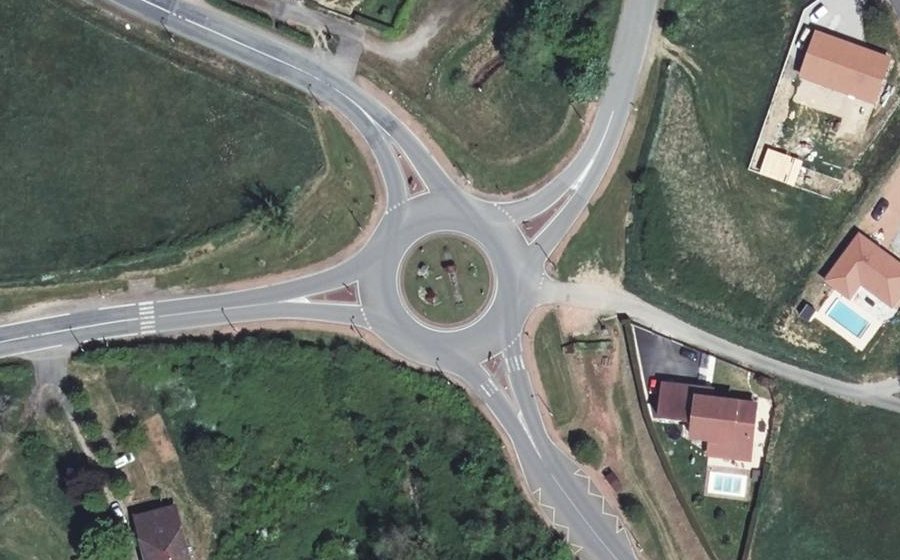 Vue aérienne du Rond-point anonyme n°190479683