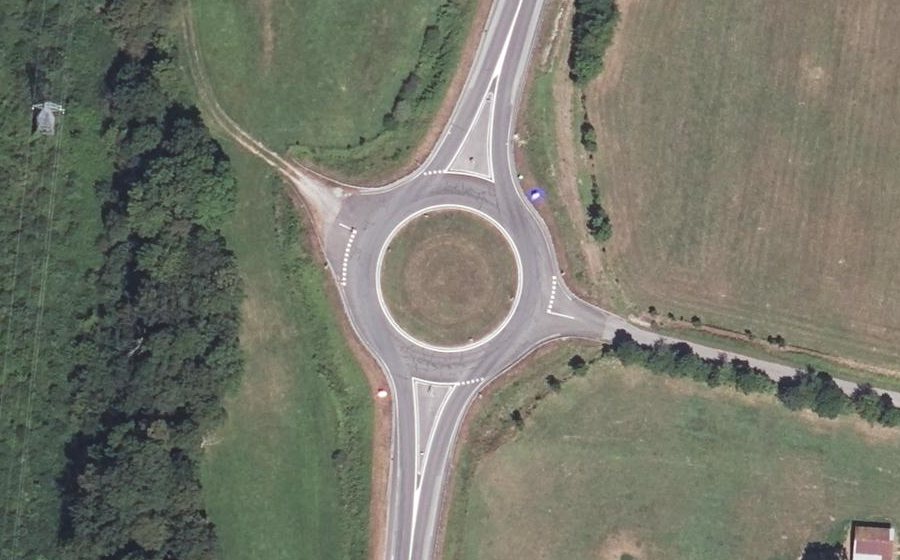 Vue aérienne du Rond-point anonyme n°190588681