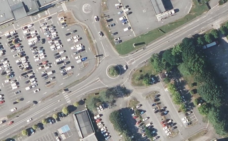 Vue aérienne du Rond-point anonyme n°190588745