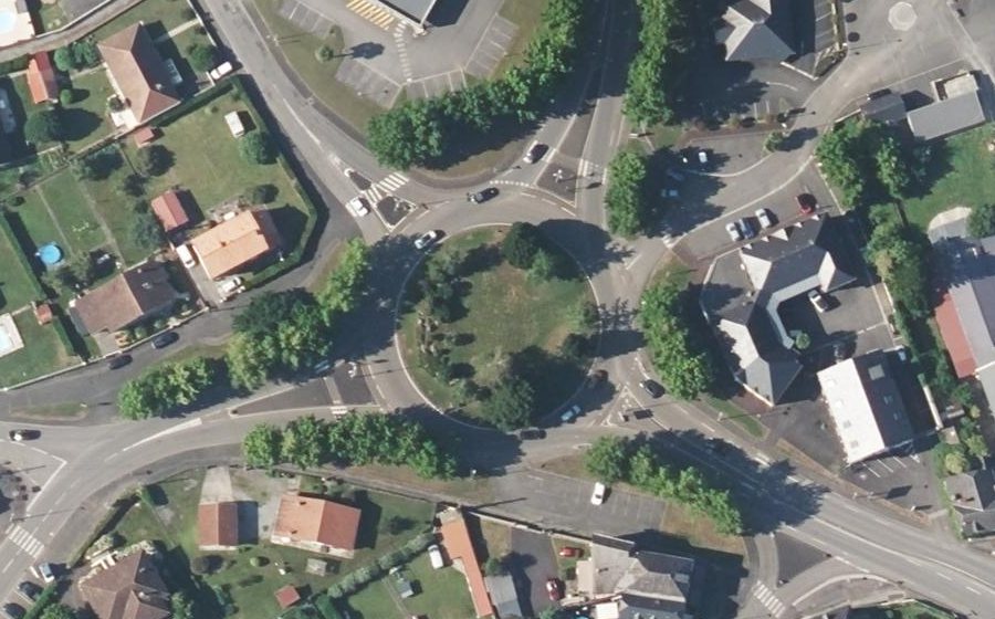 Vue aérienne du Rond-point anonyme n°190588747