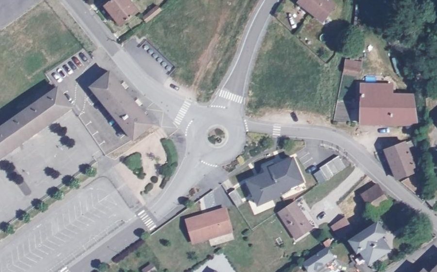 Vue aérienne du Rond-point anonyme n°190600794