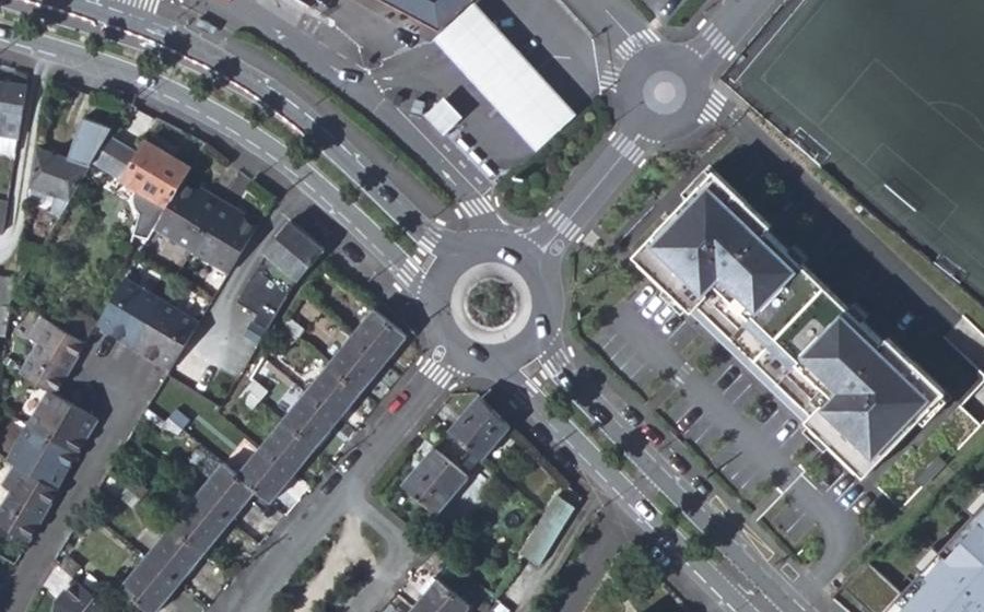 Vue aérienne du Rond-point anonyme n°190613929