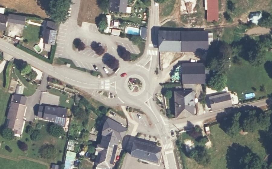 Vue aérienne du Rond-point anonyme n°190627684