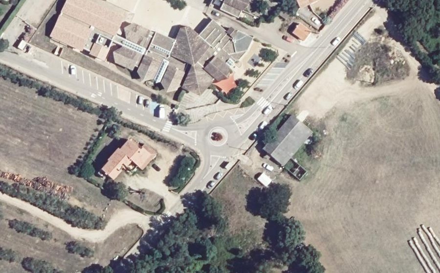 Vue aérienne du Rond-point anonyme n°190635327