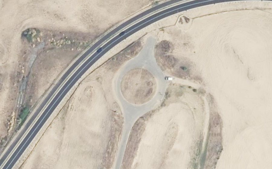 Vue aérienne du Rond-point anonyme n°190669328