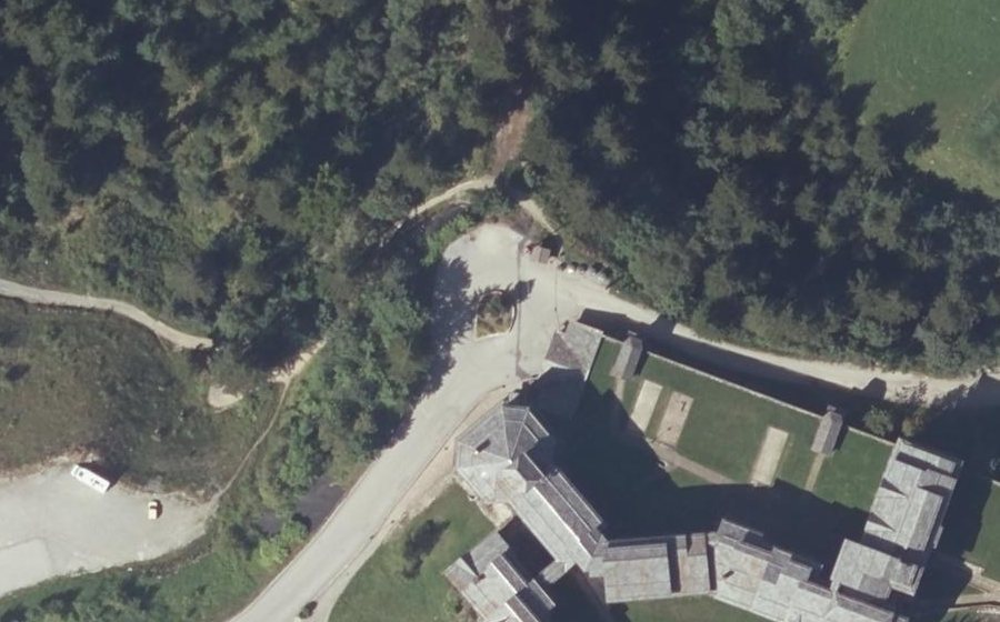 Vue aérienne du Rond-point anonyme n°190755302