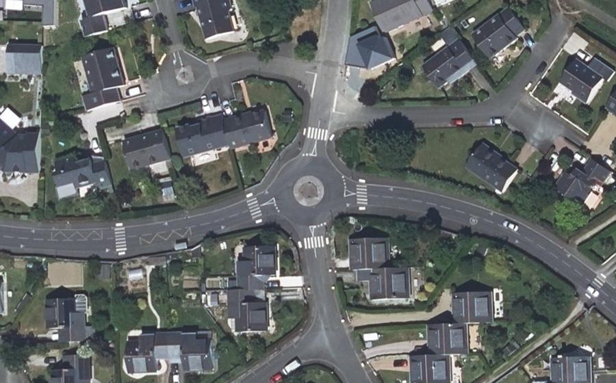 Vue aérienne du Rond-point anonyme n°190760371
