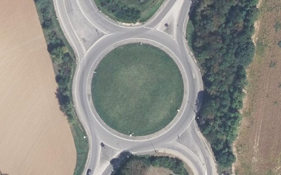 Vue aérienne du Rond-point anonyme n°19084497