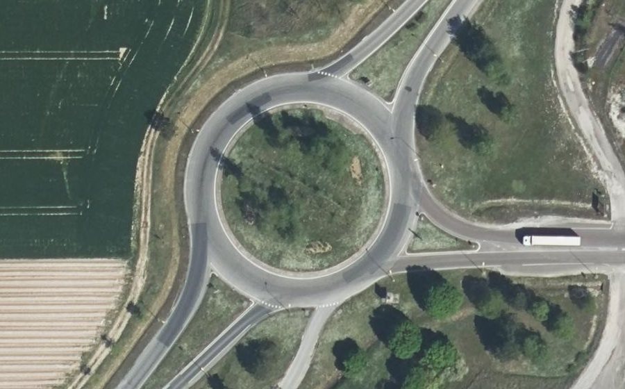 Vue aérienne du Rond-point anonyme n°19085367