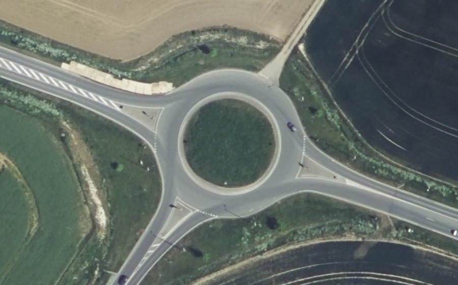Vue aérienne du Rond-point anonyme n°190870799