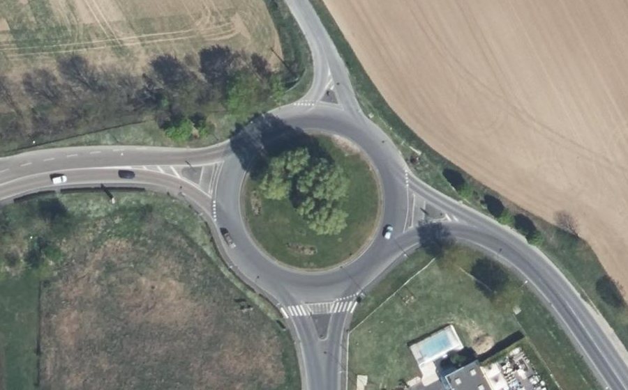 Vue aérienne du Rond-point anonyme n°19093701