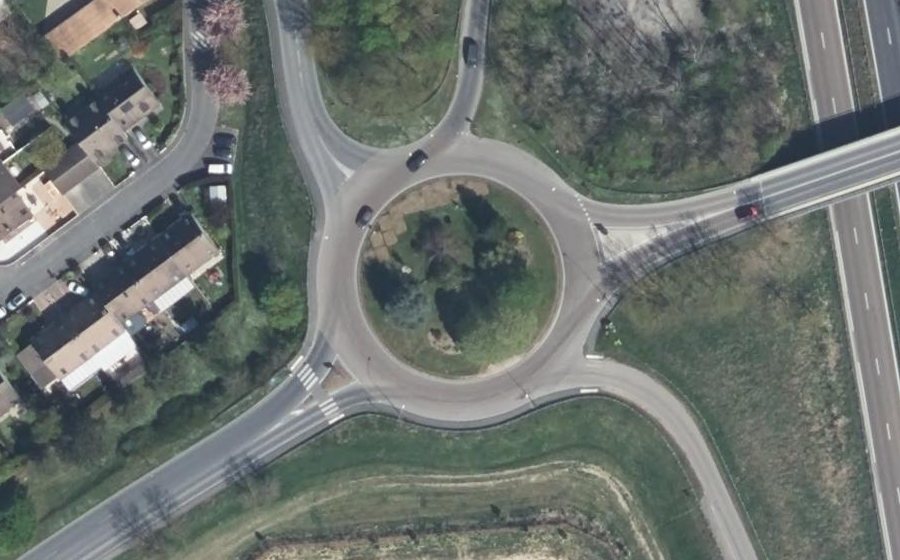 Vue aérienne du Rond-point anonyme n°19093749