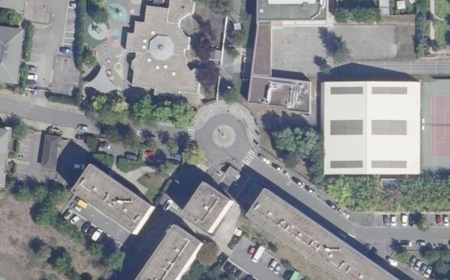Vue aérienne du Rond-point anonyme n°190969665