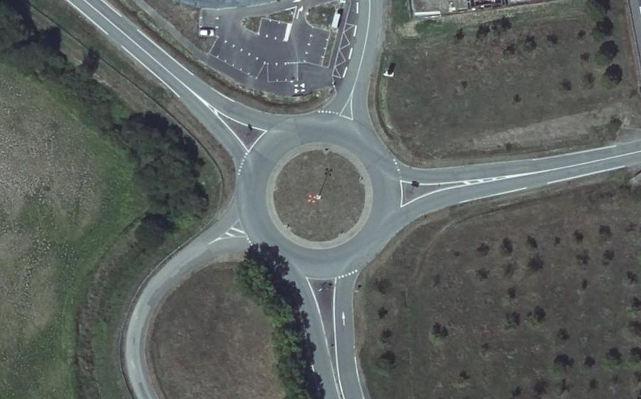 Vue aérienne du Rond-point anonyme n°190981321