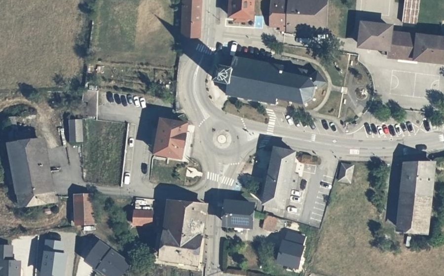 Vue aérienne du Rond-point anonyme n°190988495