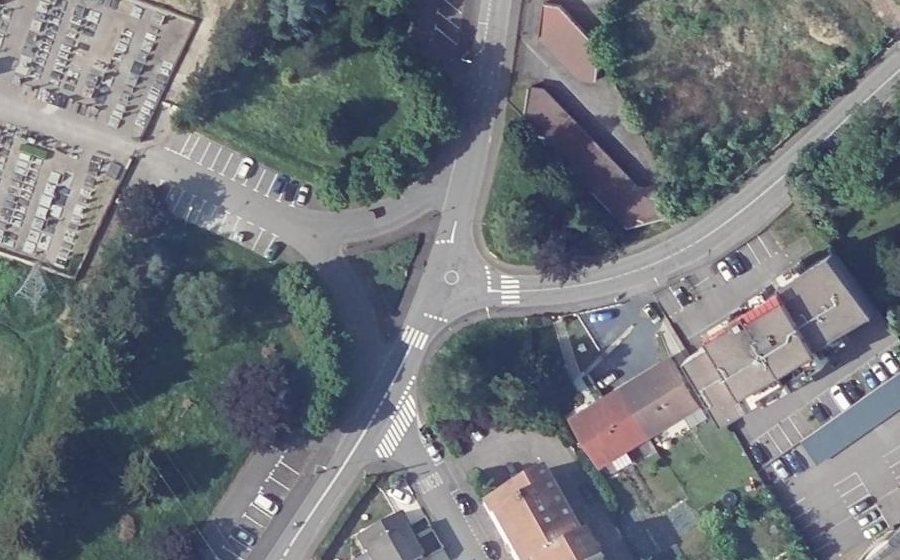 Vue aérienne du Rond-point anonyme n°191023606