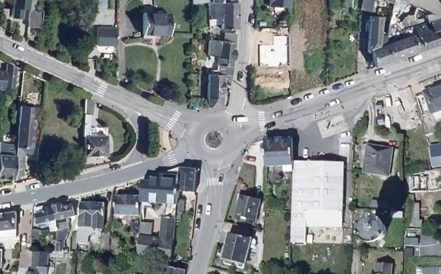 Vue aérienne du Rond-point anonyme n°191027668