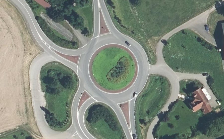 Vue aérienne du Rond-point anonyme n°19104171