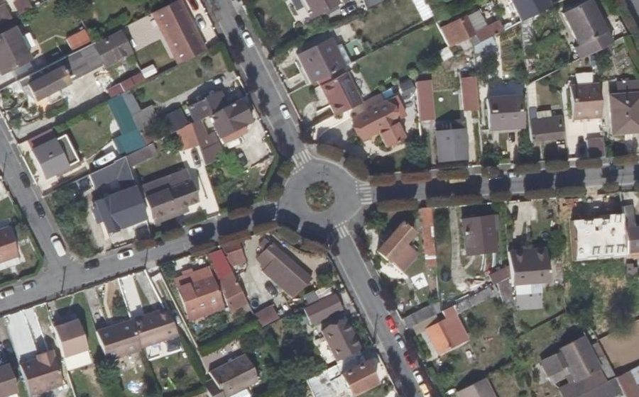 Vue aérienne du Rond-point anonyme n°19106961