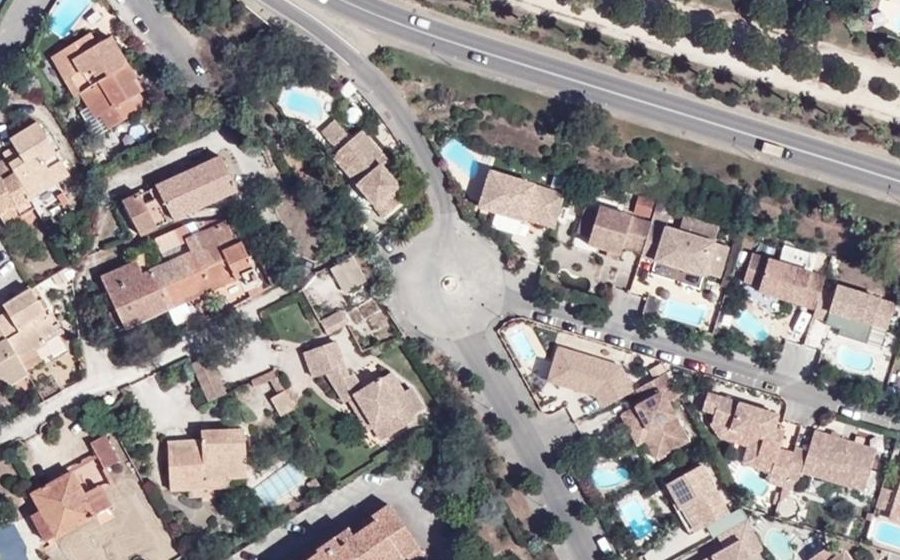 Vue aérienne du Rond-point anonyme n°191108365