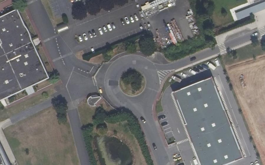 Vue aérienne du Rond-point anonyme n°19112301