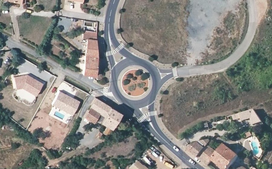 Vue aérienne du Rond-point anonyme n°191123622