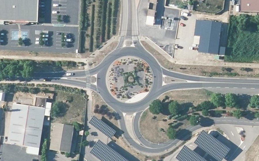 Vue aérienne du Rond-point anonyme n°191123632