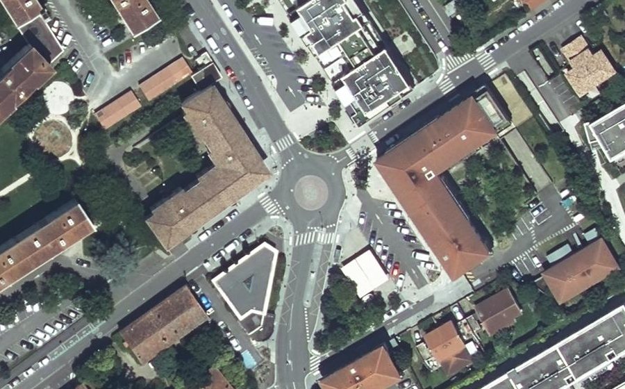 Vue aérienne du Rond-point anonyme n°19116086