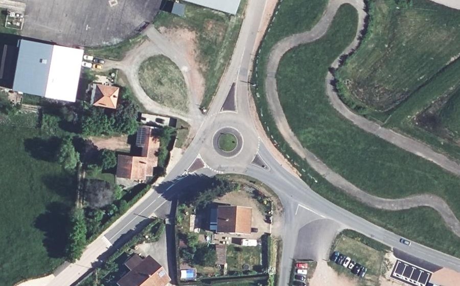 Vue aérienne du Rond-point anonyme n°191176105