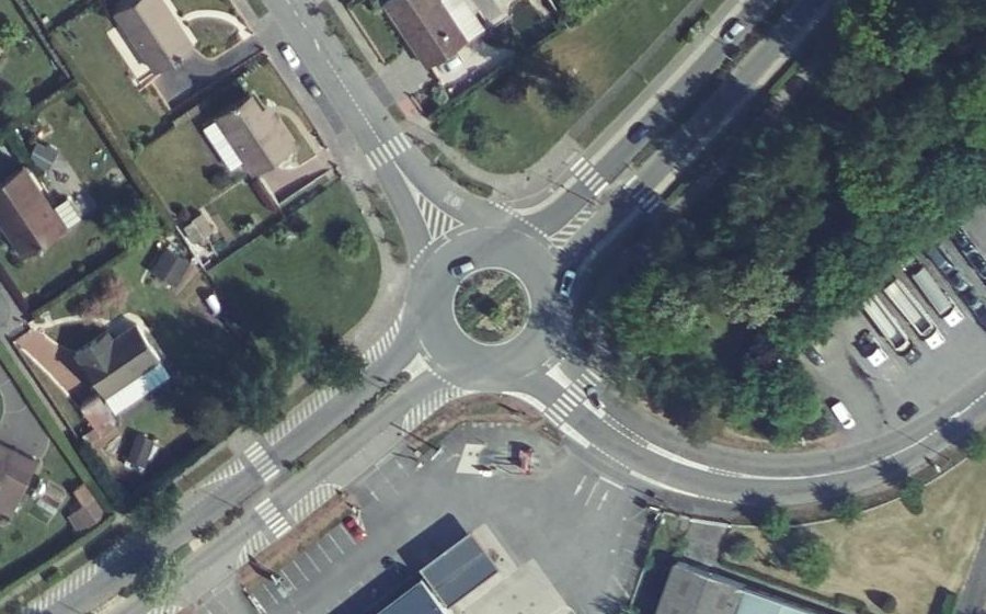 Vue aérienne du Rond-point anonyme n°191190239