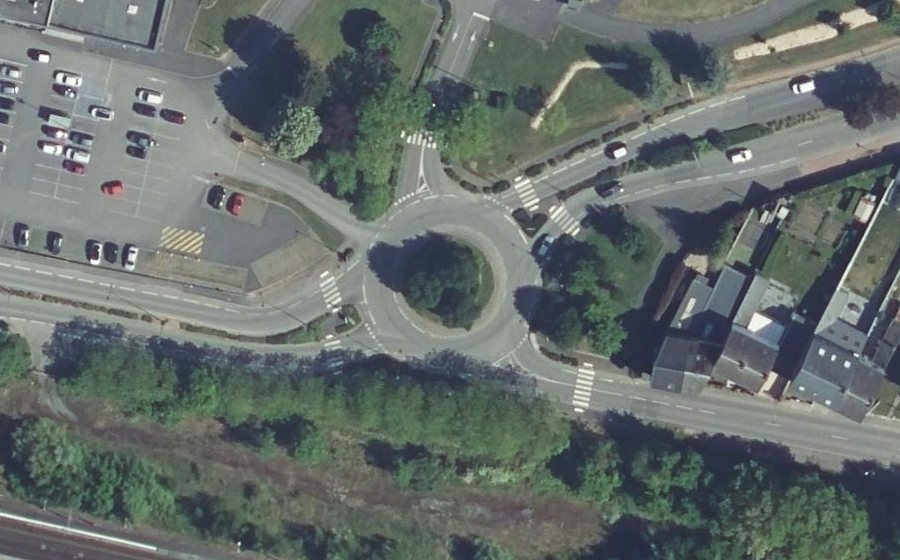 Vue aérienne du Rond-point anonyme n°191190246