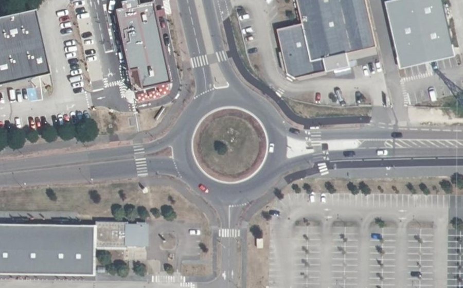 Vue aérienne du Rond-point anonyme n°191270563
