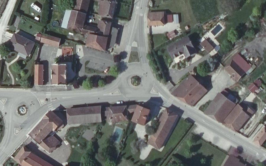 Vue aérienne du Rond-point anonyme n°191285963