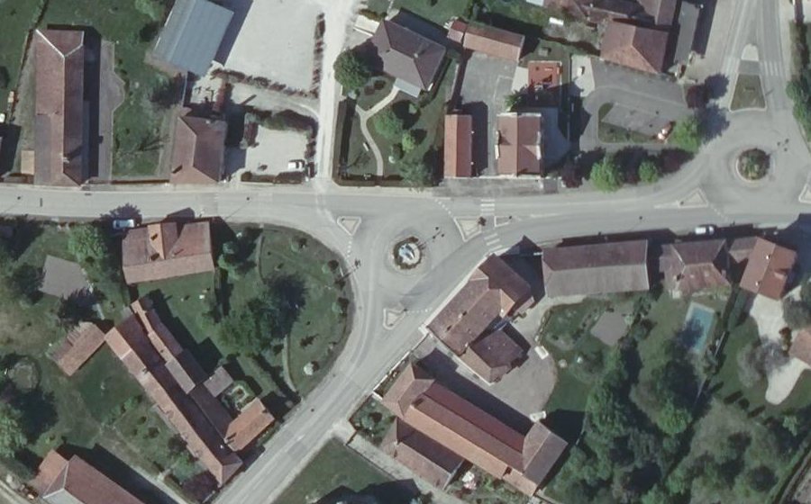 Vue aérienne du Rond-point anonyme n°191286304