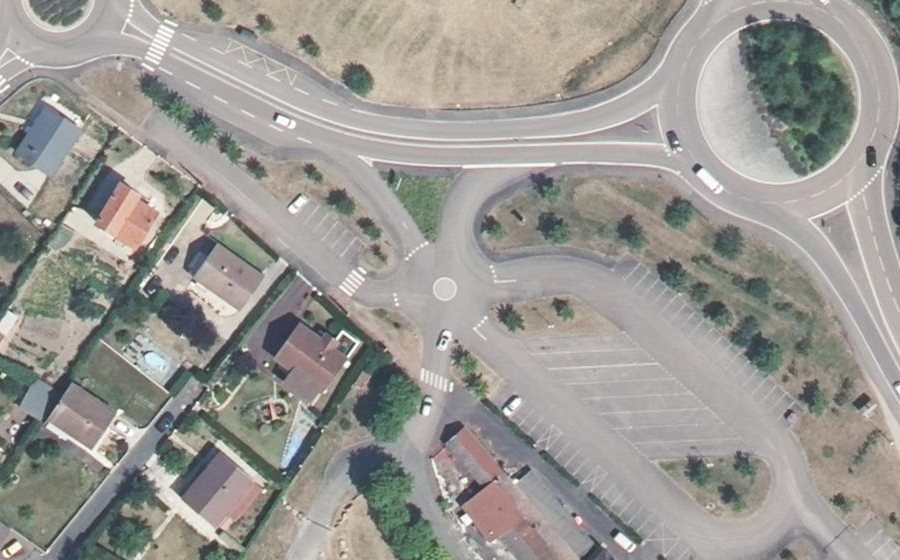 Vue aérienne du Rond-point anonyme n°191302526