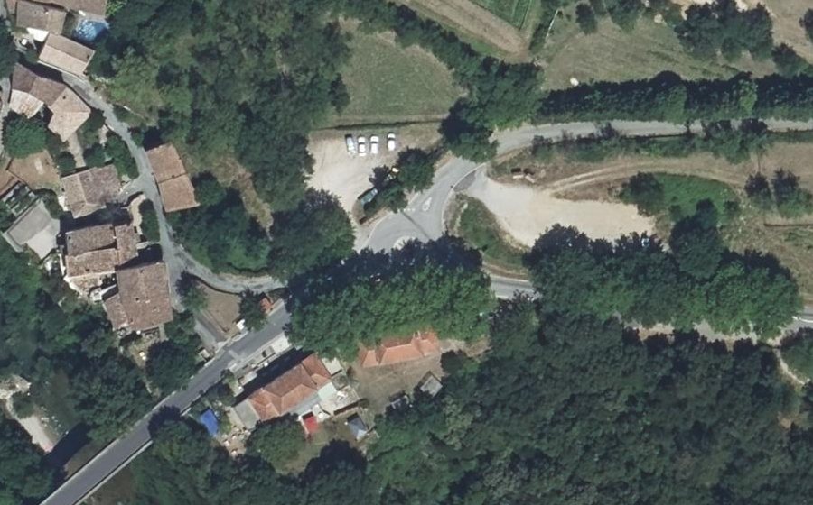 Vue aérienne du Rond-point anonyme n°191383633