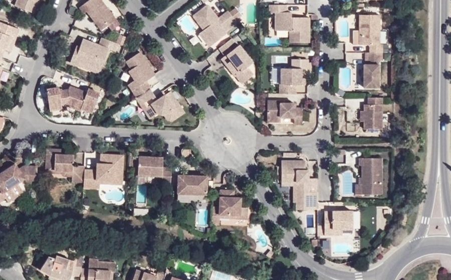 Vue aérienne du Rond-point anonyme n°191413059
