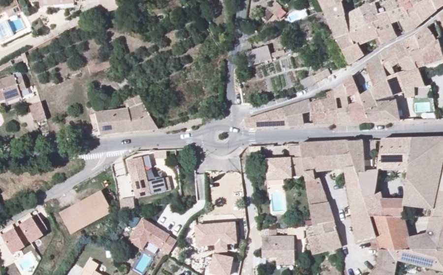 Vue aérienne du Rond-point anonyme n°191443142