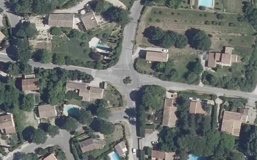 Vue aérienne du Rond-point anonyme n°191456961