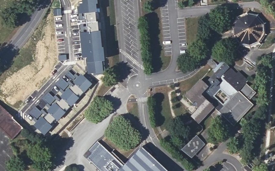 Vue aérienne du Rond-point anonyme n°191501650