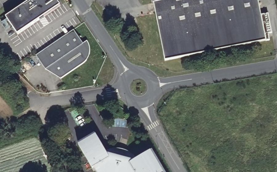 Vue aérienne du Rond-point anonyme n°191546913